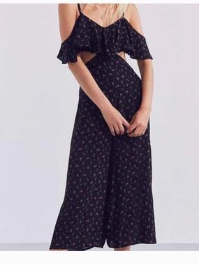 Kimchi Blue x Urban Outfitters Gianna Ruffle Cold-Shoulder Jumpsuit